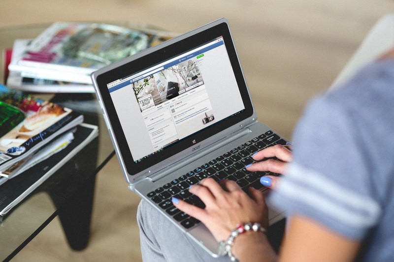 hands-woman-laptop-notebook (1)