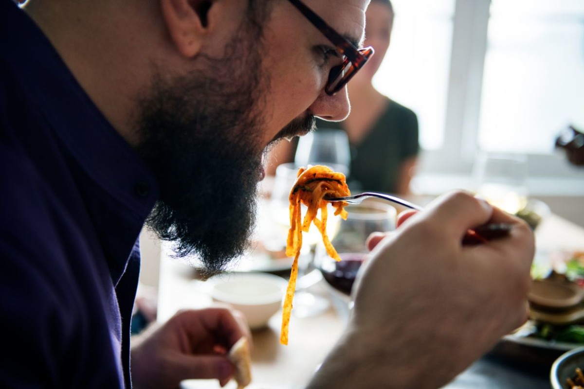 man eating pasta VFXT