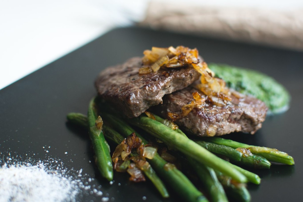 grilled sirloin steak with bean pods PYTSJ