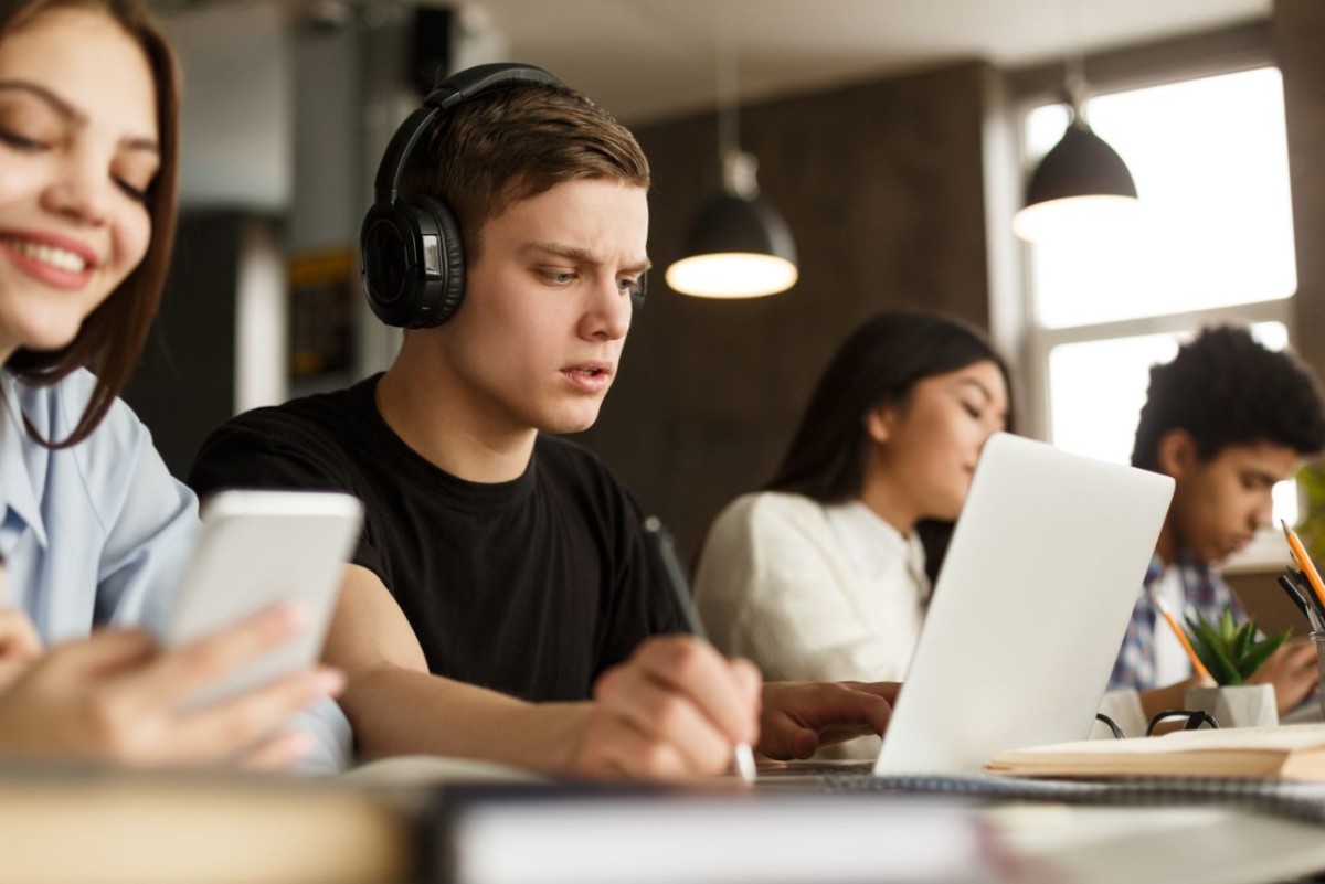 group of students studying in university library BZXMH