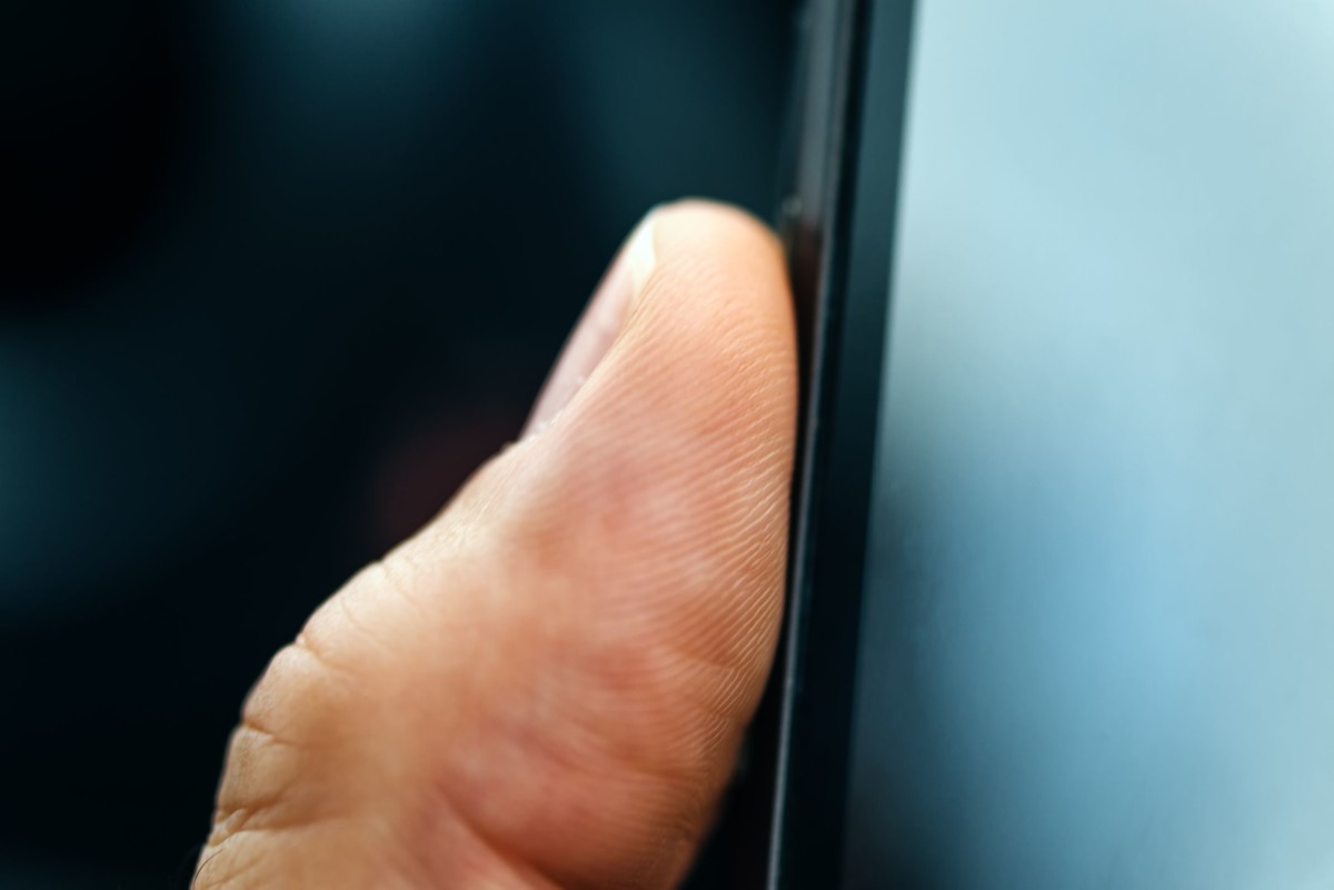 unlocking smart phone with fingerprint sensor PDQB