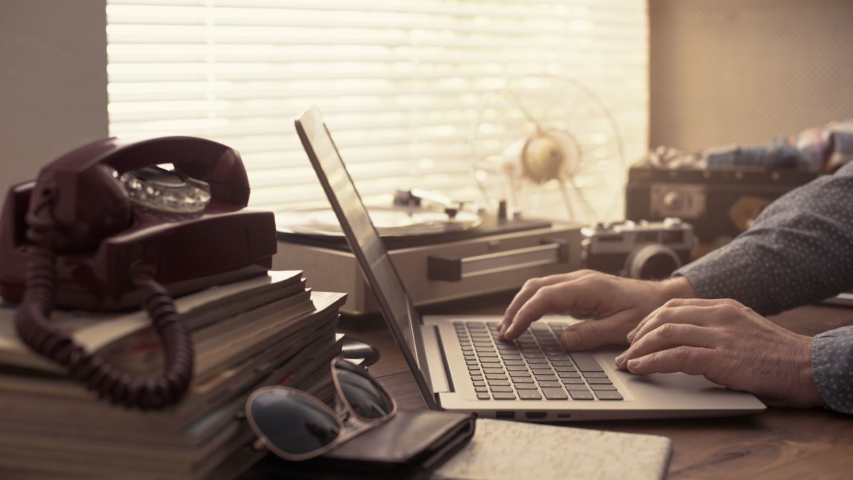 traveler connecting online with his laptop PQZNSR