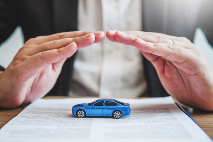 Does your car insurance and registration have to be under the same name?