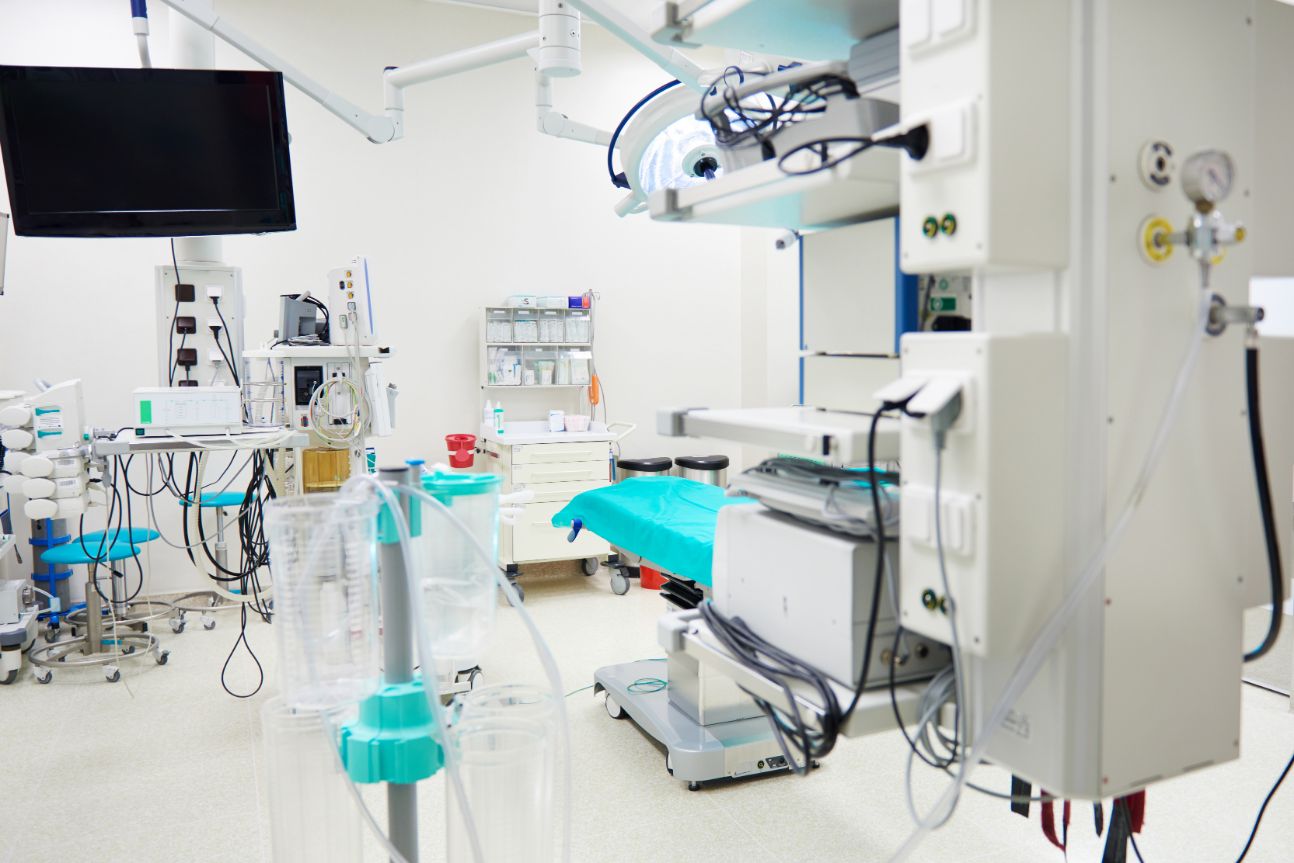 empty operating room with medical technology XRERZ