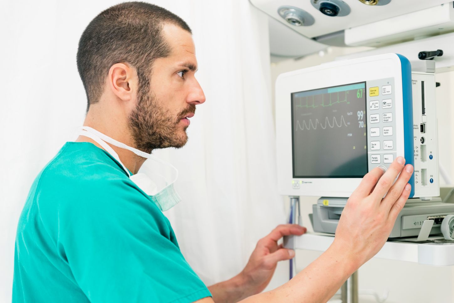 medical doctor making ecg test in hospital UCNE