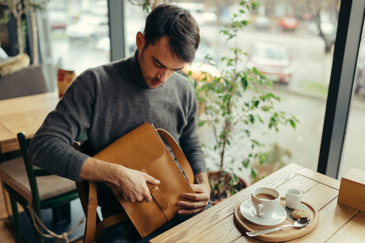 Genuine Leather Bag: 8 Things to Look for When Buying One