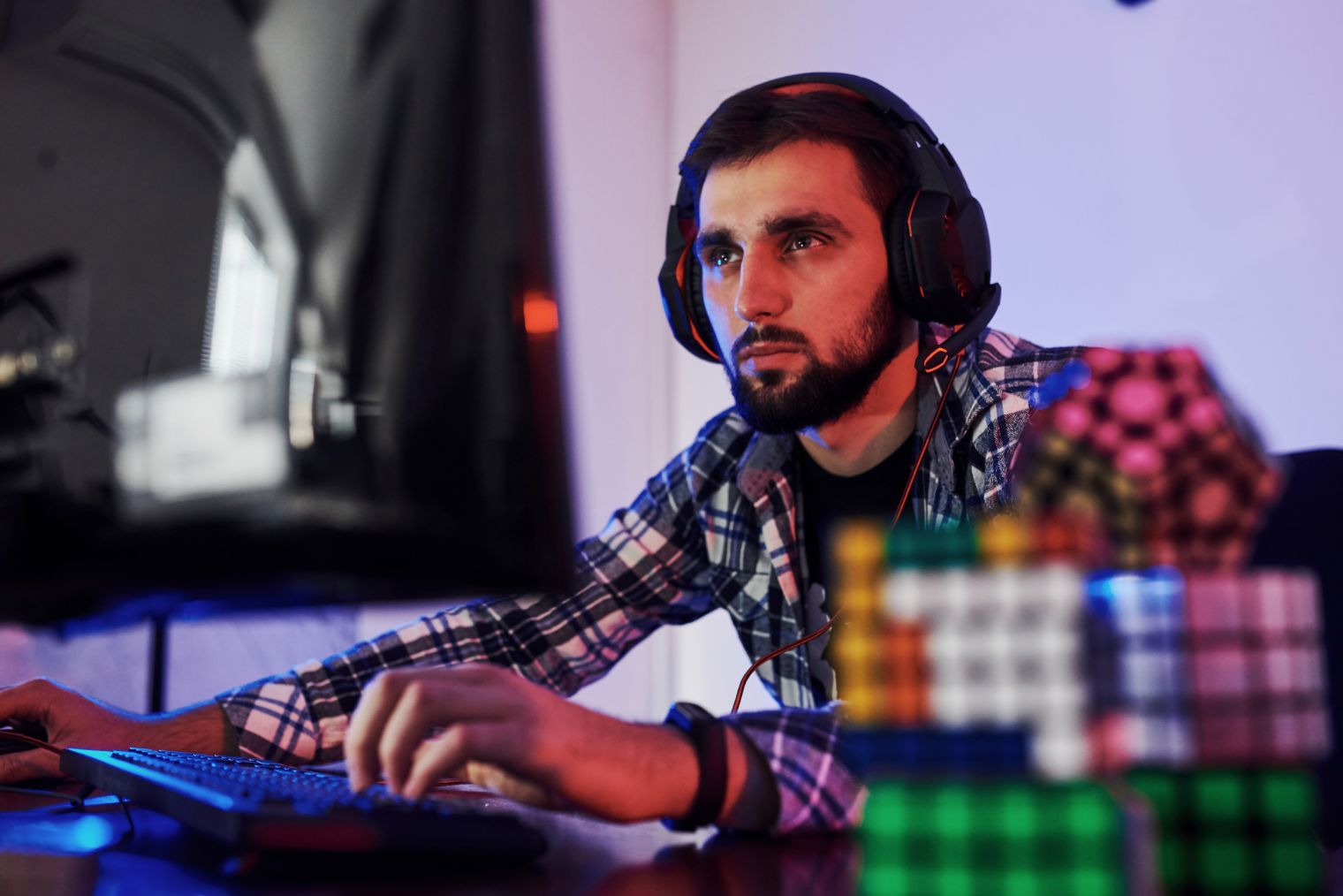 portrait of young bearded pro gamer playing in onl JWQ