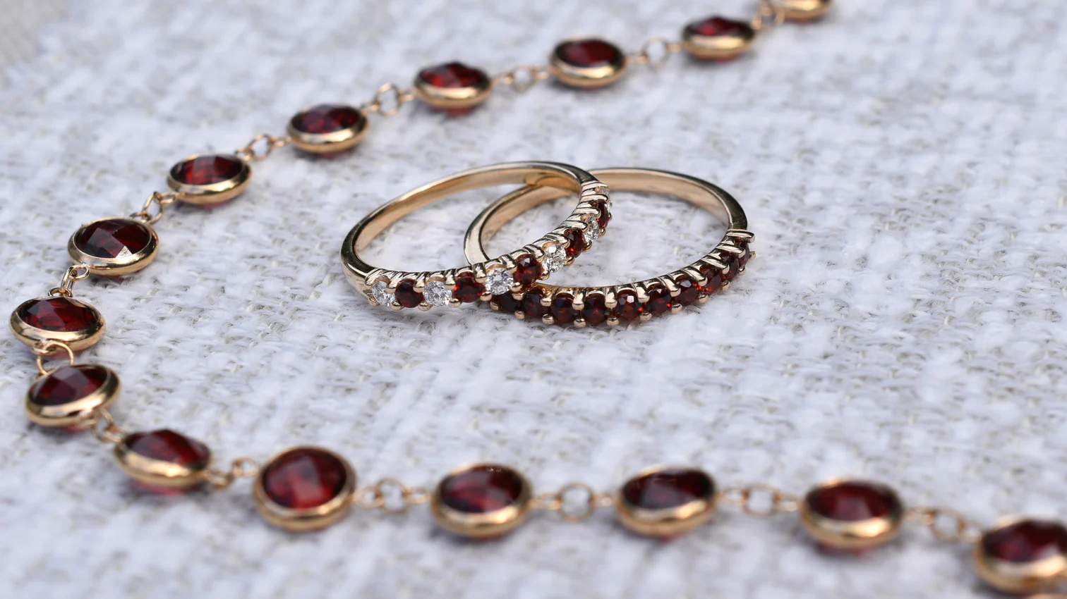 Why Birthstone Jewelry Makes Excellent Pieces to Pass On